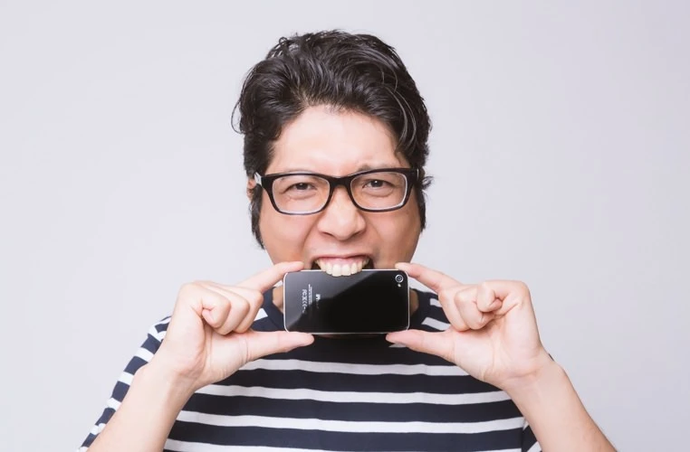 その忙しさ、スマホが原因かも？スマホ断食で時間を活用！