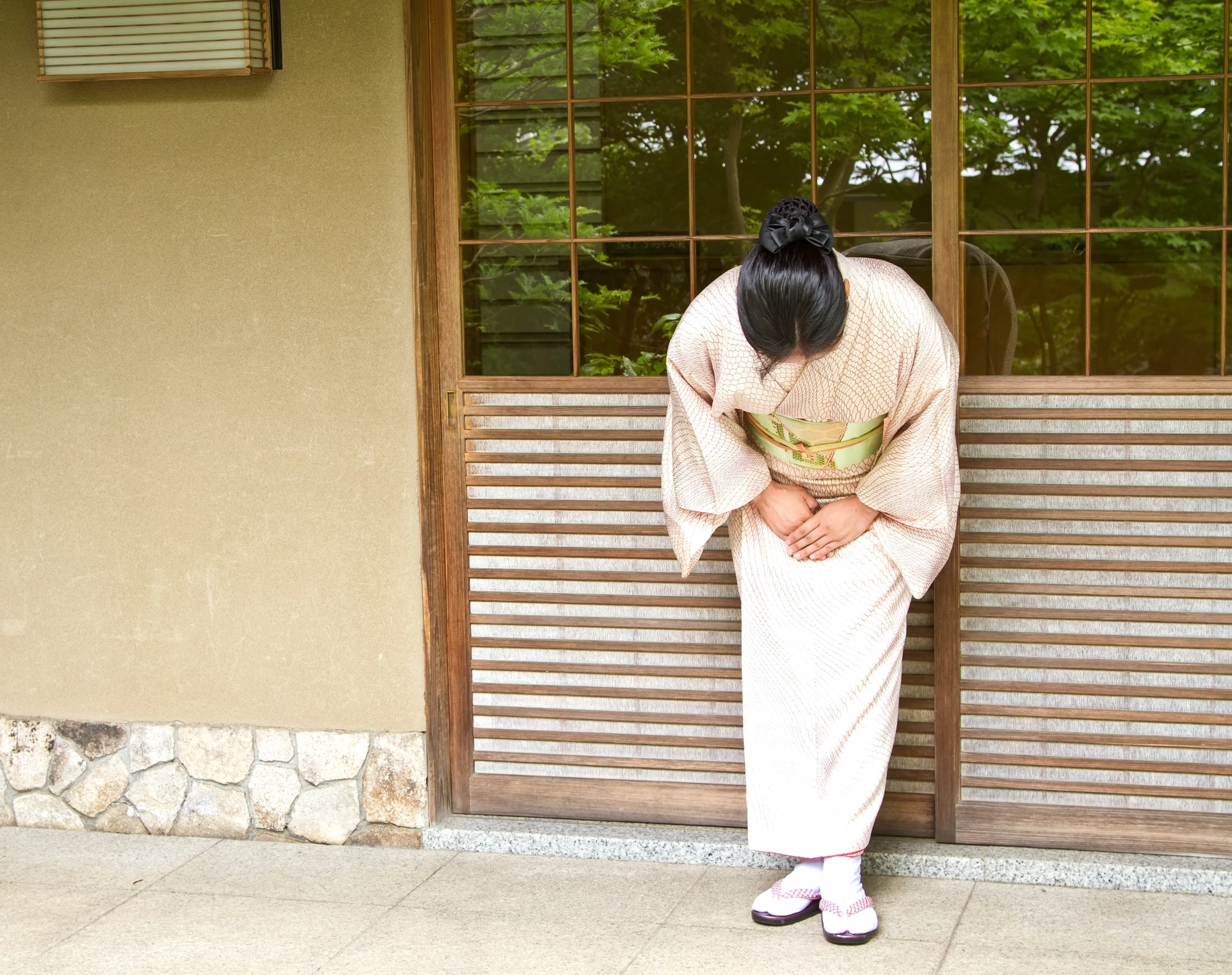 会社の上司・後輩・同僚を自宅に招きたいと夫が言ってきたときの対処法